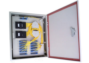 Dinding dan tiang mountable 32Port FTTH CATV kotak distribusi luar ruangan untuk 1 * 32 PLC Splitter