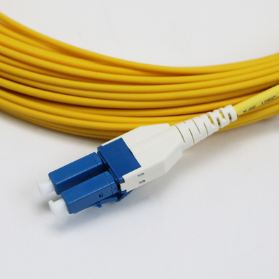 LC Uniboot Zip Cod Singlemode G657.A1 BendInsensitive Duplex 2mm LSZH Kehilangan Rendah 0,15dB Kabel Patch Serat