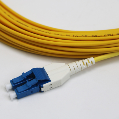 LC Uniboot Zip Cod Singlemode G657.A1 BendInsensitive Duplex 2mm LSZH Kehilangan Rendah 0,15dB Kabel Patch Serat