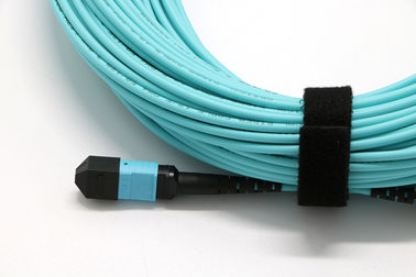 OM3 Fiber Optic Patch Cord MPO Trunk Cable Konektor Perempuan UPC / APC Dipoles