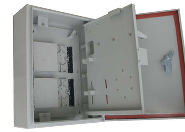 Dinding dan tiang mountable 32Port FTTH CATV kotak distribusi luar ruangan untuk 1 * 32 PLC Splitter