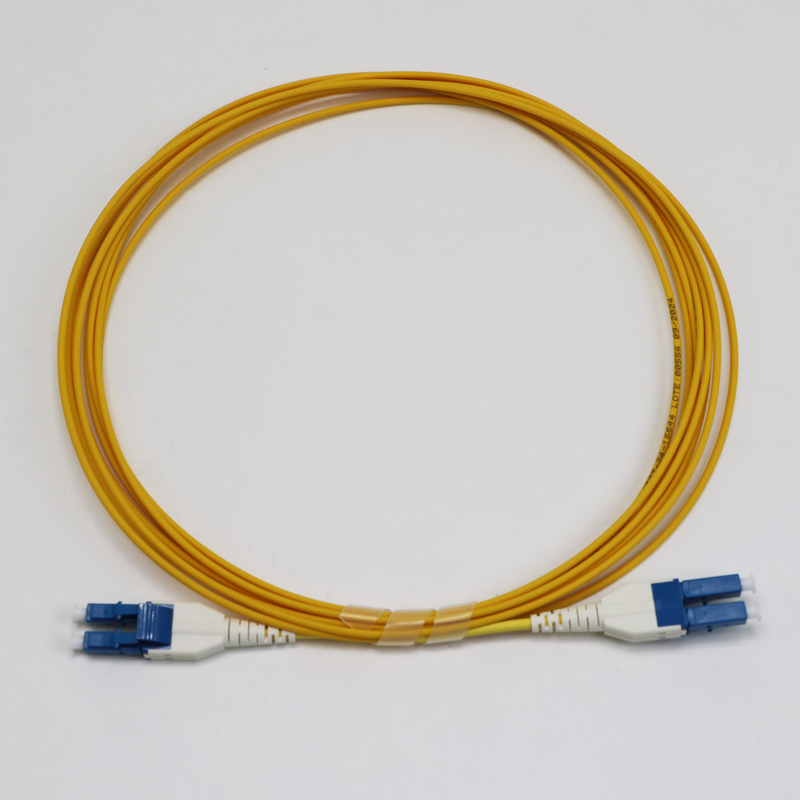 LC Uniboot Zip Cod Singlemode G657.A1 BendInsensitive Duplex 2mm LSZH Kehilangan Rendah 0,15dB Kabel Patch Serat